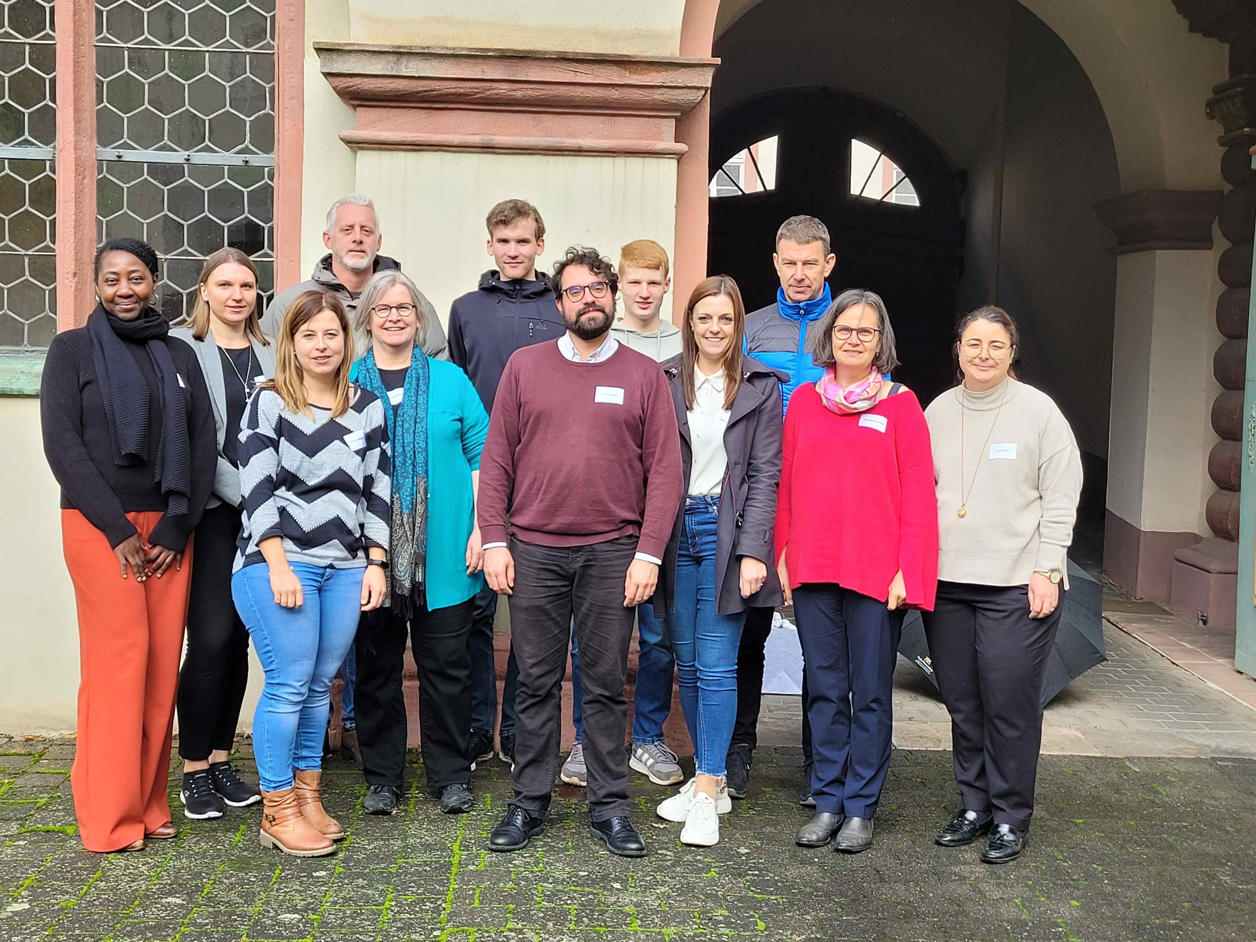 Neue Studierende der Ausbildung mit Dezernentin Edith Harmsen und Regionalkantor Vittorio Vanini