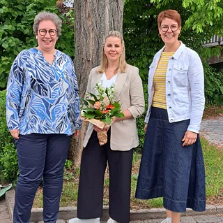 Auf dem Foto befinden sich von links nach rechts Abteilungsleiterin der Abteilung Kirchliches Leben Frau Dr. Annette Stechmann, die neue Geschäftsfürerin Melissa Hartung und die Vorsitzende des Katholikenrates Frau Stefanie Klee